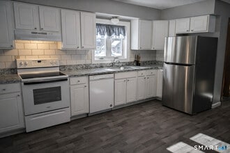 254 Chestnut Hill Rd in Colchester, CT - Building Photo - Building Photo