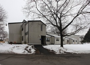 Seven Greens Apartments in Kingston, NY - Building Photo - Building Photo