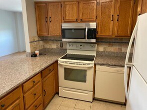 51 Schuyler Ave, Unit 7A in Stamford, CT - Foto de edificio - Building Photo