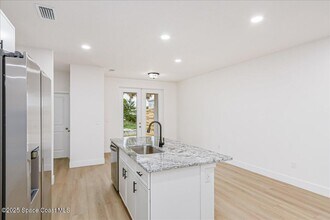 180 Sunset Dr in West Melbourne, FL - Building Photo - Building Photo