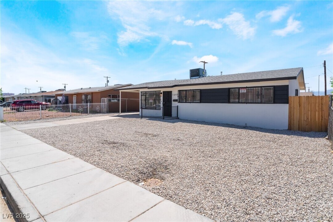 1648 J St in Las Vegas, NV - Building Photo