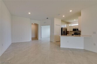 2620 Vine Ave in Naples, FL - Foto de edificio - Building Photo