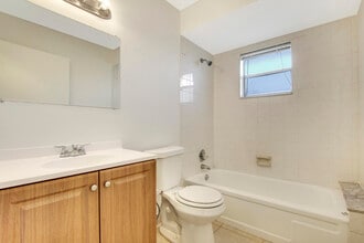 1919 Doffer Ln in North Palm Beach, FL - Building Photo - Building Photo