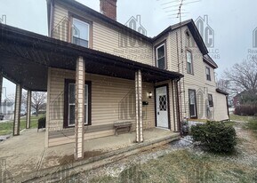 148 1/2-148 1/2 E Allen St in Lancaster, OH - Building Photo