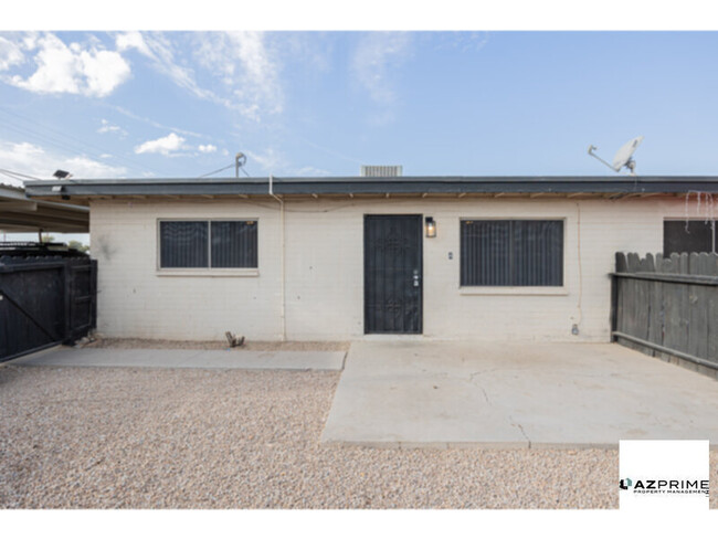 7521 W Glenn Dr in Glendale, AZ - Building Photo - Building Photo