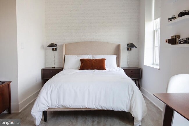 property at 816 Potomac Ave SE