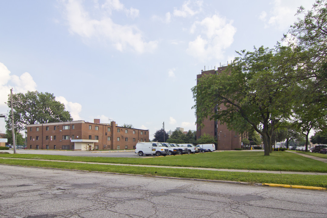 Harborside Apartments in East Chicago, IN - Building Photo