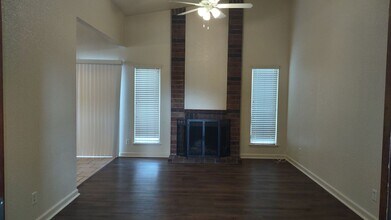 8956 Red Leaf Way in Sacramento, CA - Building Photo - Building Photo