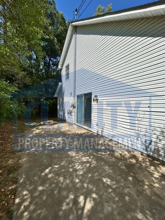 2933 Adkisson Dr in Cleveland, TN - Building Photo - Building Photo