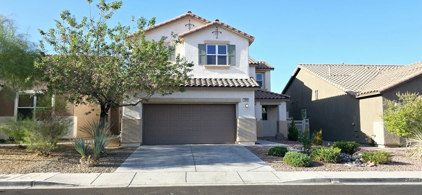 1069 Aspen Cliff Dr in Henderson, NV - Building Photo