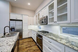 2441 Charleston St in Houston, TX - Building Photo - Building Photo