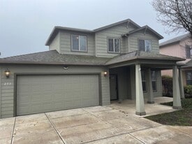 293 Mac Ct in Central Point, OR - Building Photo