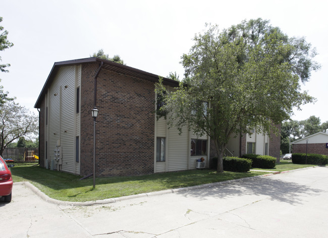 Eaglewood Court Apartments in Underwood, IA - Foto de edificio - Building Photo