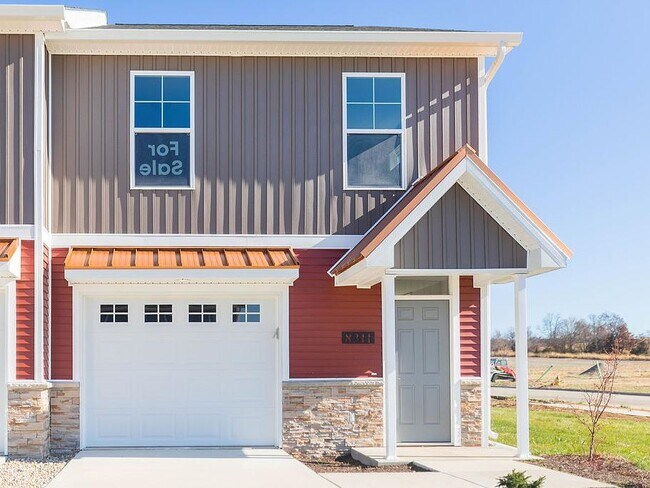 8247 S Prestwick Dr in Newberry, IN - Building Photo - Building Photo