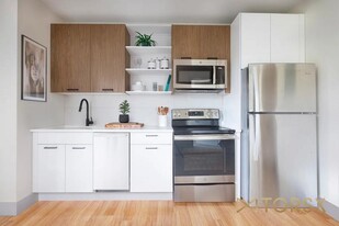 417 E 135th St in Bronx, NY - Building Photo