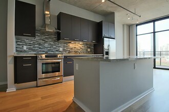 152 W Roosevelt Rd in Chicago, IL - Building Photo - Building Photo