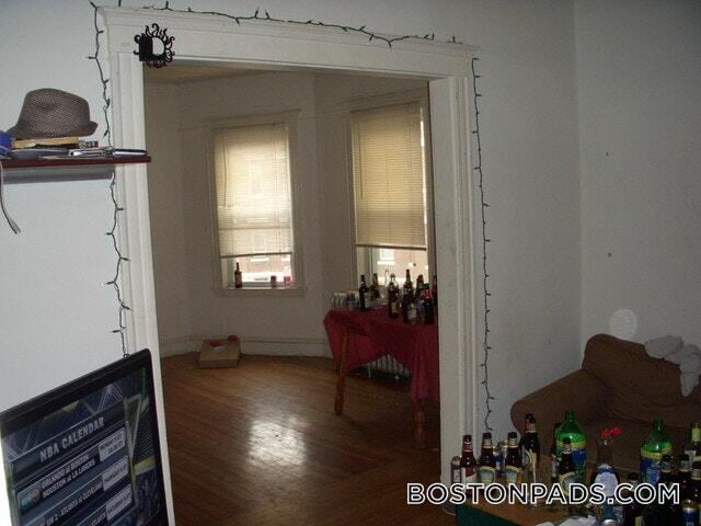 208 Kelton St, Unit 1 in Boston, MA - Building Photo - Building Photo