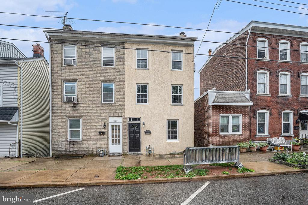 363 Spring Mill Ave in Conshohocken, PA - Building Photo