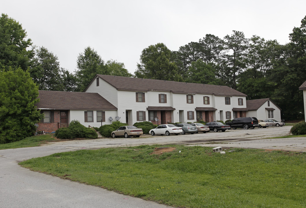 Settler's Apartments in Clinton, SC - Building Photo