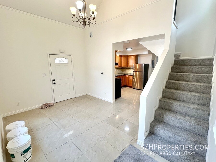 5935 Willoughby Ave in Los Angeles, CA - Building Photo