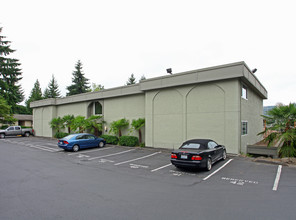 Oasis Condominium in Bellevue, WA - Building Photo - Building Photo