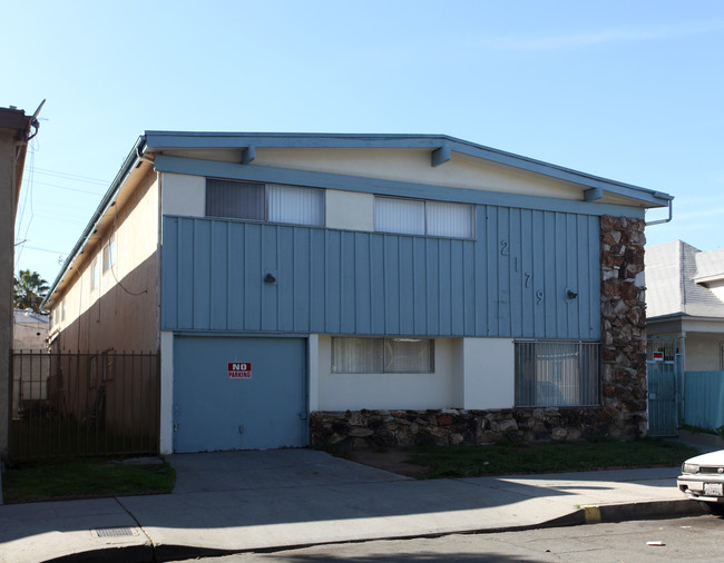 The Elm Street Apartments in Long Beach, CA - Foto de edificio - Building Photo