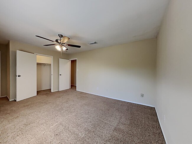 property at 2022 Oak Shores Dr