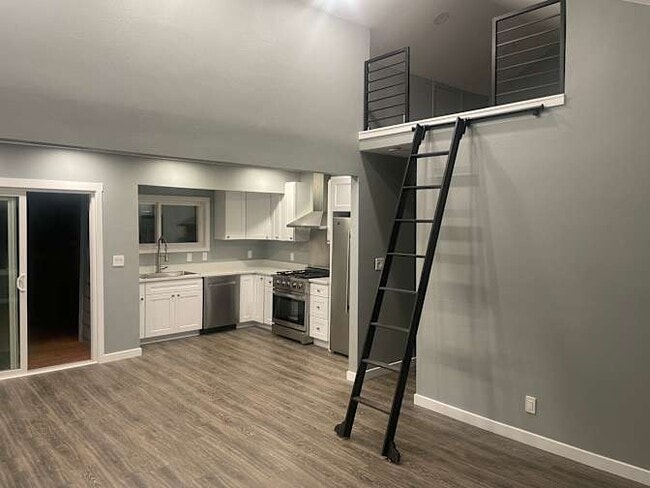 6929 Ellis Ave S in Seattle, WA - Building Photo - Building Photo