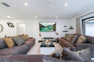 830 SW 14th Ct, Unit SI FL1-ID1475653P in Fort Lauderdale, FL - Foto de edificio - Building Photo