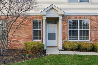 1586 Millbrook Dr in Algonquin, IL - Building Photo - Building Photo