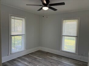 806 2nd St, Unit 806 1/2 Unit B in Belton, MO - Foto de edificio - Building Photo