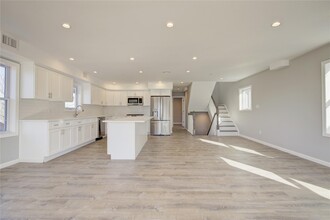 66 California St in Long Beach, NY - Building Photo - Building Photo