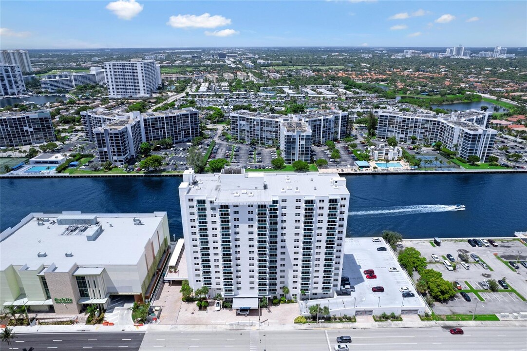 3000 S Ocean Dr, Unit 510 in Hollywood, FL - Building Photo