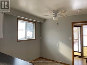 19 Algoma Dr in Guelph, ON - Building Photo - Building Photo