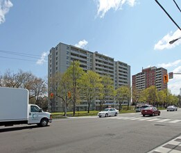 2727 Victoria Park Ave in Toronto, ON - Building Photo - Building Photo