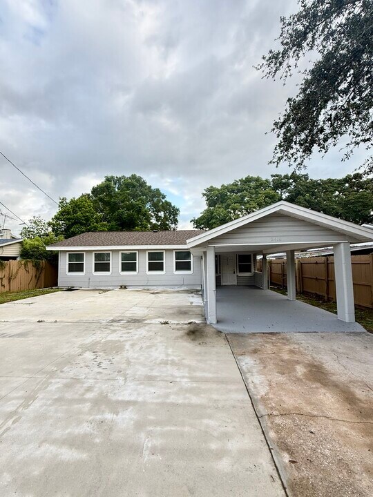 2416 Golfview St in Lakeland, FL - Building Photo