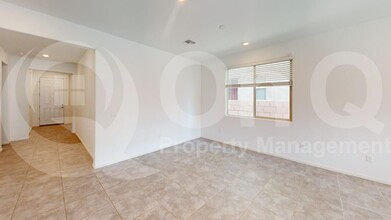8013 S Silver Lillie Way in Tucson, AZ - Foto de edificio - Building Photo