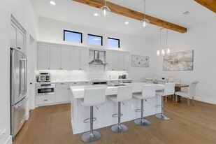 13322 Galleria Cir in Austin, TX - Building Photo