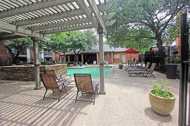 18333 Roehampton Dr in Dallas, TX - Building Photo