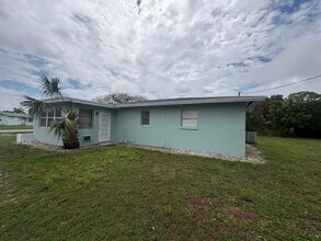 1328 Ellendale Cir in Lehigh Acres, FL - Building Photo - Building Photo