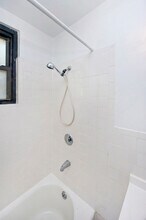 215 B E 95th St in New York, NY - Building Photo - Building Photo