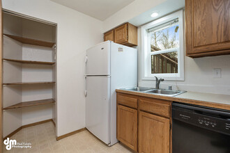 1180 N Elsinore Ave, Unit 1 in Wasilla, AK - Building Photo - Building Photo