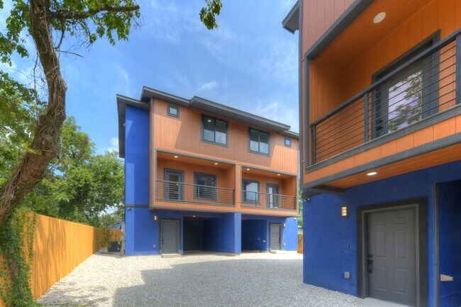 118 SHENANDOAH, 102 in San Antonio, TX - Building Photo - Building Photo