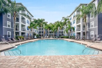 5659 Graduate Cir in Temple Terrace, FL - Building Photo - Building Photo