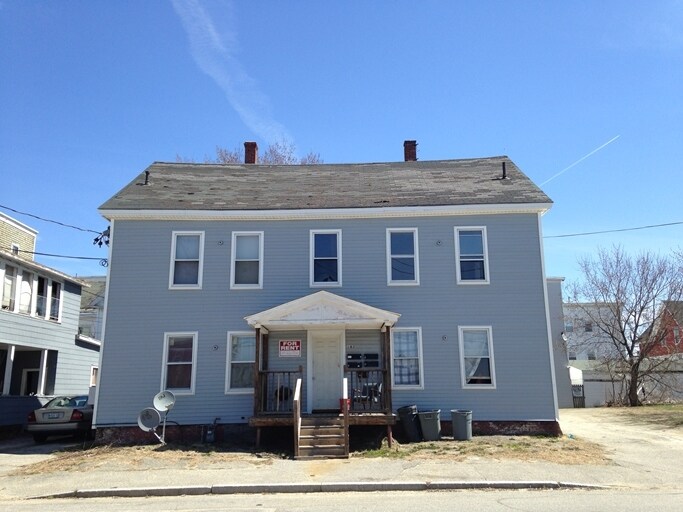 215 Blake St in Lewiston, ME - Foto de edificio