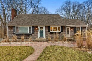 15 Wiemes Ct in Waterford, CT - Building Photo