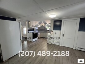 6 Squire St in Waterville, ME - Building Photo