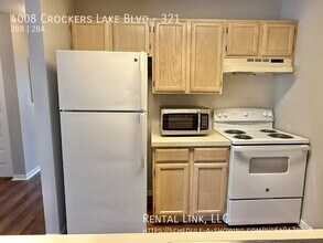 4008 Crockers Lake Blvd in Sarasota, FL - Foto de edificio - Building Photo