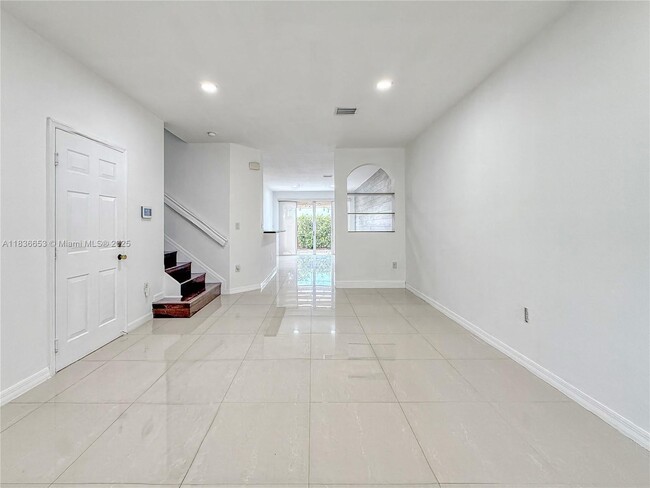 16562 SW 71st Ter in Miami, FL - Building Photo - Building Photo