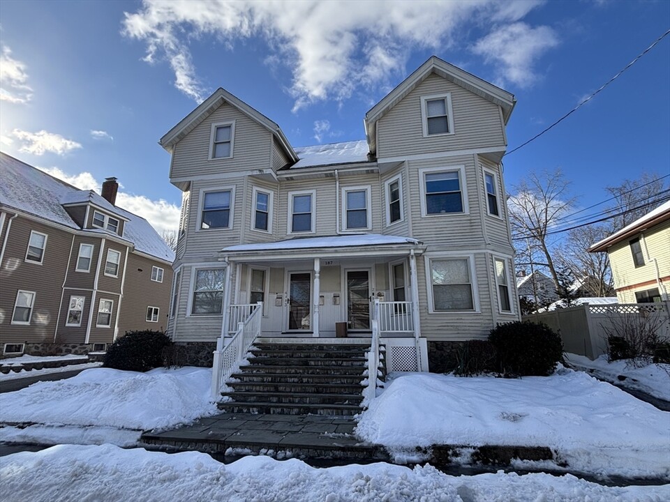 187 Brown St in Waltham, MA - Building Photo